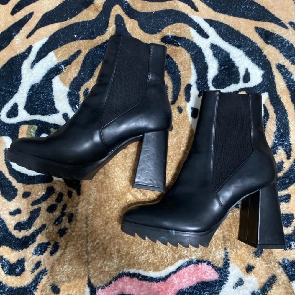 Stradivarius heeled Black Boots